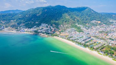 Patong Sahili 'nin Phuket Adası, Tayland manzaralı havadan çekilmiş fotoğrafı.