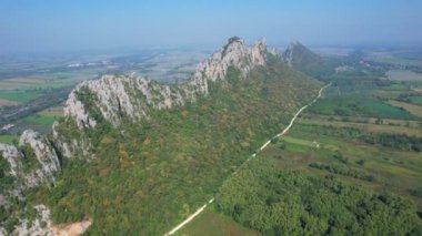 Nakhon Sawan Dağı Nakhon Sawan, Tayland, Asya 'da Khao No Khao kaeo adında bir dağdır.