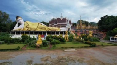 Phra 'da, Suton Mongkhonkiri Tapınağı, Den Chai Bölgesi, Phrae Eyaleti Tayland, Asya' da yaslanan Buda