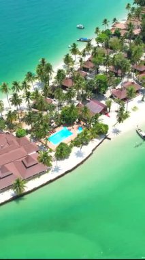 Güzel deniz ve kumlu sahil manzarası Koh Muk veya Koh Muk Adası Trang Eyaleti, Güney Tayland, Asya