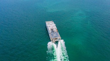 Donanmanın amfibik nakliye gemisi.