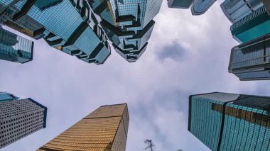 Hong Kong semalarında uçan binalar ve bulutlar zaman aşımına uğradı