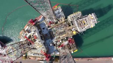 Offshore petrol sondaj platformları kuruluyor