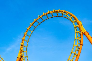 Lunaparklarda lunapark trenleri