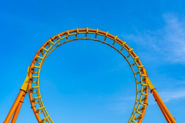 Lunaparklarda lunapark trenleri