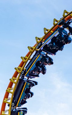 Lunaparklarda lunapark trenleri