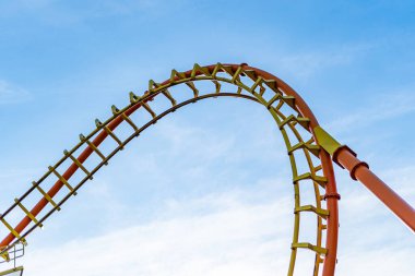Lunaparklarda lunapark trenleri