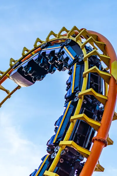 Lunaparklarda lunapark trenleri