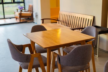 Masa ve sandalye seti ya da yemek ve oturma odası masası