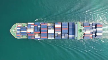 Konteynır gemileri çeşitli noktalara ihraç edilen çok sayıda konteynır taşır..