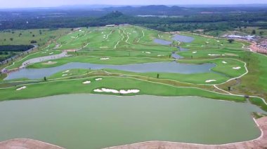 Güzel ve modern golf sahası