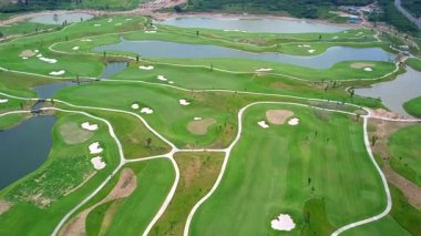 Güzel ve modern golf sahası