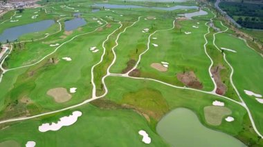 Güzel ve modern golf sahası