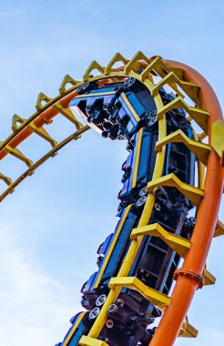 Lunaparklarda lunapark trenleri