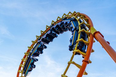 Lunaparklarda lunapark trenleri