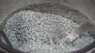 Sanayi tesislerindeki plastik pelet üretim makinelerinin plastik pelet üretim süreci