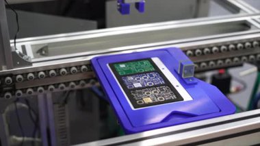 Yazdırılmış devre kartları veya elektronik cihazların devre kartlarını üretmek için bir makine