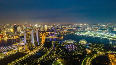 Singapur şehrinin ufuk çizgisi manzarası