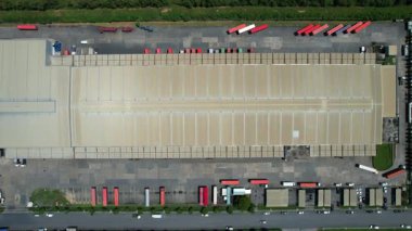 Depo konteynır kamyonu, genel dağıtım merkezi