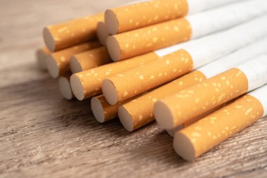 Sigara, rulo kağıtta tütün, filtre tüpü, sigara içilmiyor..