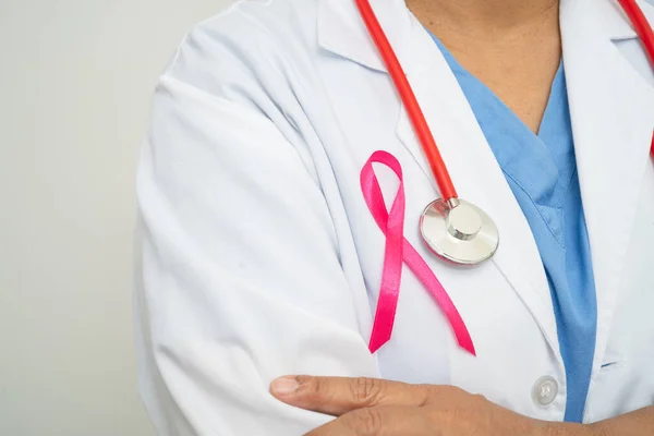 Bröstcancer Asiatisk Läkare Kvinna Med Rosa Band Symbol För World — Stockfoto
