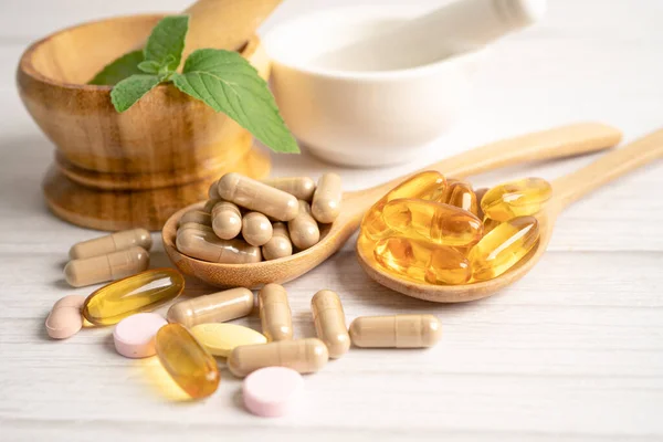 Medicina Alternativa Ervas Cápsula Orgânica Com Vitamina Omega Óleo Peixe — Fotografia de Stock