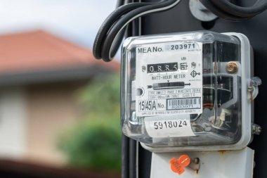 Bangkok, Tayland 14 Ekim 2022 Ev ve ofis enerji maliyeti için elektrik ölçüm sayacı.