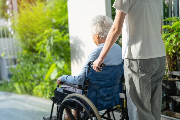 Caregiver Help Care Asian Senior Elderly Old Lady Woman Patient — Foto Stock