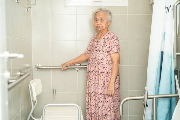 Asiatische Senioren Oder Ältere Dame Patientin Verwenden Toilette Badezimmergriff Sicherheit — Stockfoto