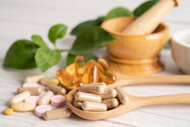 Alternatif tıp bitkisel organik kapsül ilacı şifalı bitkiler sağlıklı yaşam için doğal takviyeler sunar..