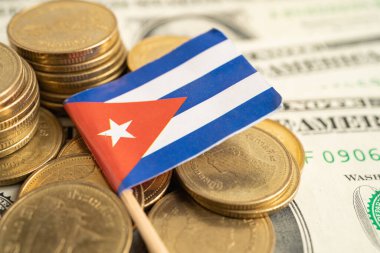 Küba bayraklı para yığını, finans bankacılığı kavramı.