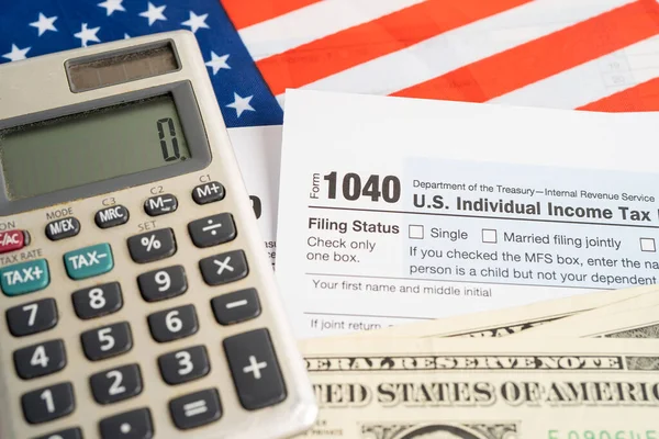 Formulario Declaración Impuestos 1040 Con Bandera Estados Unidos Billete Dólares —  Fotos de Stock