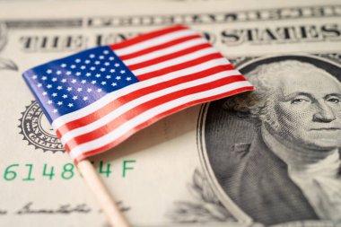 ABD doları banknotlarında ABD bayrağı, ihracat finans sektörü konsepti.