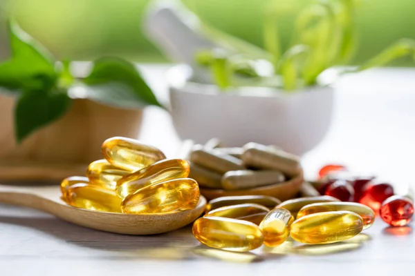 Alternativ Medicin Växtbaserade Ekologiska Kapsel Med Vitamin Omega Fiskolja Mineral — Stockfoto