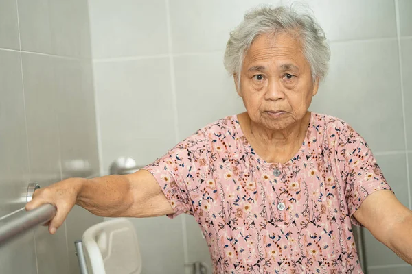 Asian Senior Woman Patient Use Toilet Bathroom Handle Security Nursing — Stock Photo, Image