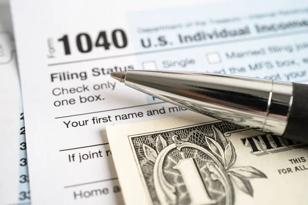 Formularz Deklaracji Podatkowej 1040 Banknot Dolarowy Usa Dochody Indywidualne — Zdjęcie stockowe