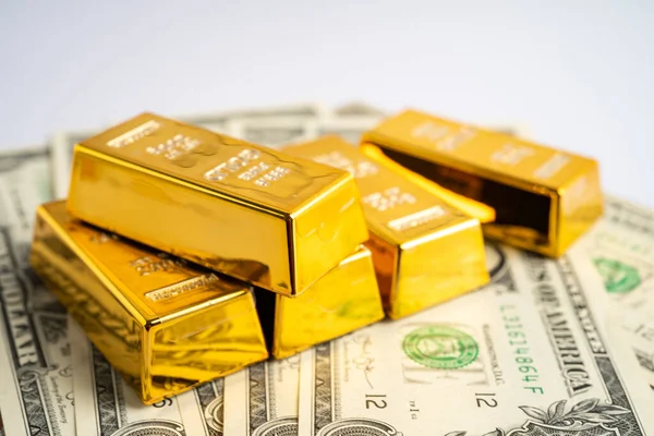 Золотой Слиток Банкнотах Долларах Сша Деньги Экономика Финансирует Торговую Концепцию — стоковое фото