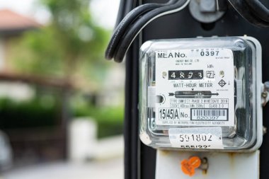 Bangkok, Tayland. 10 Nisan 2023. Ev ve ofisteki enerji maliyeti için elektrik ölçüm aleti..