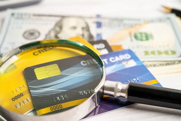 Kreditkarten Und Dollar Banknoten Geld Finanzierungskonzept — Stockfoto