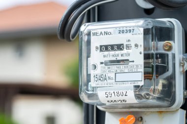 Bangkok, Tayland. 20 Mart 2023. Ev ve işyerindeki enerji maliyeti için elektrik ölçüm aleti..