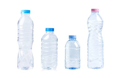 Beyaz arka planda geri dönüşüm atıkları için plastik şişe renkli vida kapakları, konteyner su kapağı.