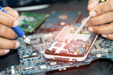 Not defteri, elektronik, bilgisayar donanımı ve teknoloji konseptinin onarılması ve yükseltilmesi.