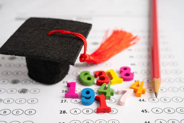 Chapéu Lacuna Graduação Lápis Folha Resposta Fundo Estudo Educação Teste — Fotografia de Stock