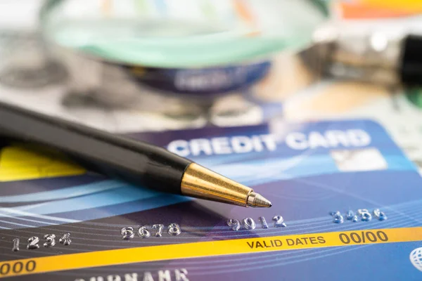Modelo Cartão Crédito Papel Planilha Gráfico Desenvolvimento Financeiro Conta Bancária — Fotografia de Stock