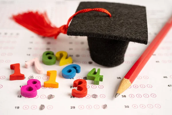 Chapéu Lacuna Graduação Lápis Papel Folha Resposta Teste Estudo Educação — Fotografia de Stock