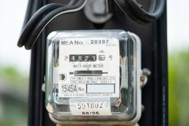 Ev ve ofisteki enerji maliyeti için elektrik ölçüm sayacı.