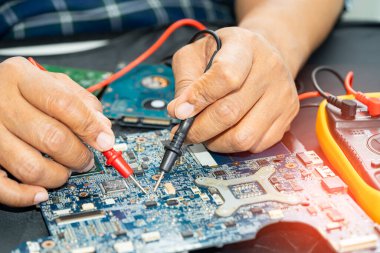 Not defteri, elektronik, bilgisayar donanımı ve teknoloji konseptinin onarılması ve yükseltilmesi.