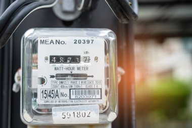 Ev ve ofisteki enerji maliyeti için elektrik ölçüm sayacı.