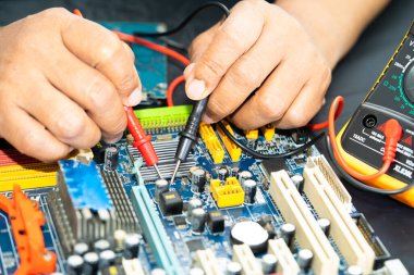 Not defteri, elektronik, bilgisayar donanımı ve teknoloji konseptinin onarılması ve yükseltilmesi.