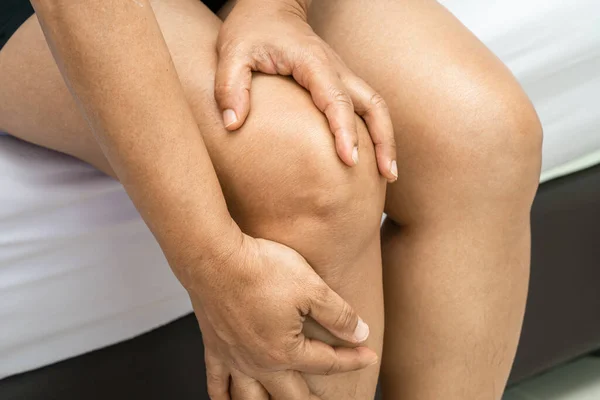Asian Lady Woman Patient Touch Feel Pain Her Knee Healthy — Stock Photo, Image